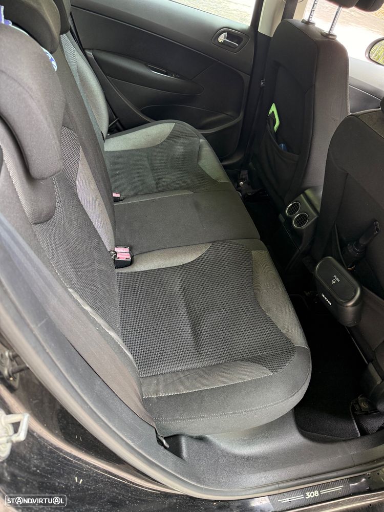 Peugeot 308 1.6 HDi Executive - 17