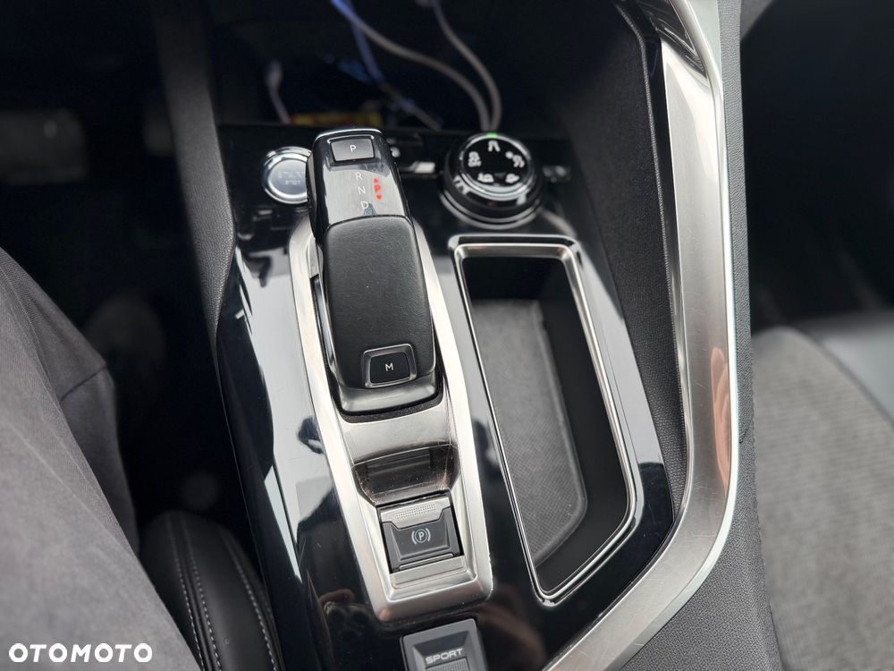 Peugeot 3008 1.2 PureTech Active S&S EAT6 - 21