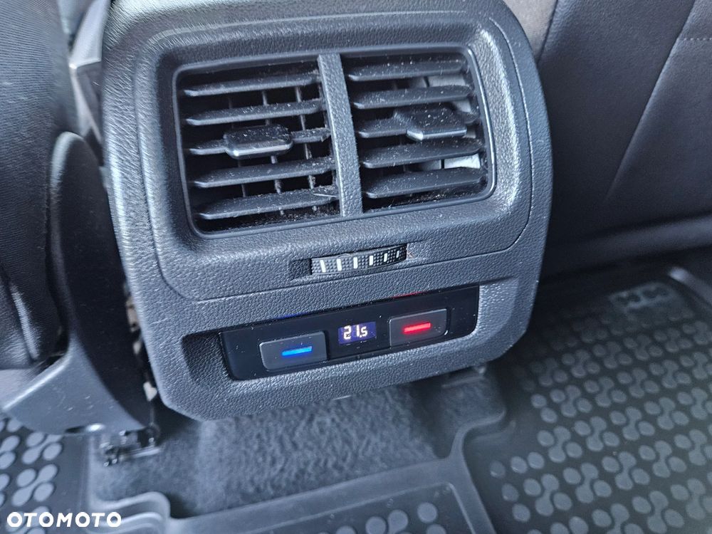 Volkswagen Touran 2.0 TDI SCR (BlueMotion Technology) Highline - 25