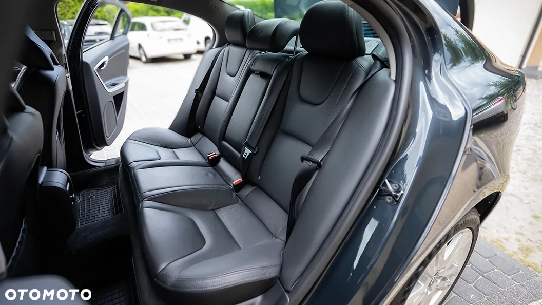 Volvo S60 2.0T Powershift Summum - 32