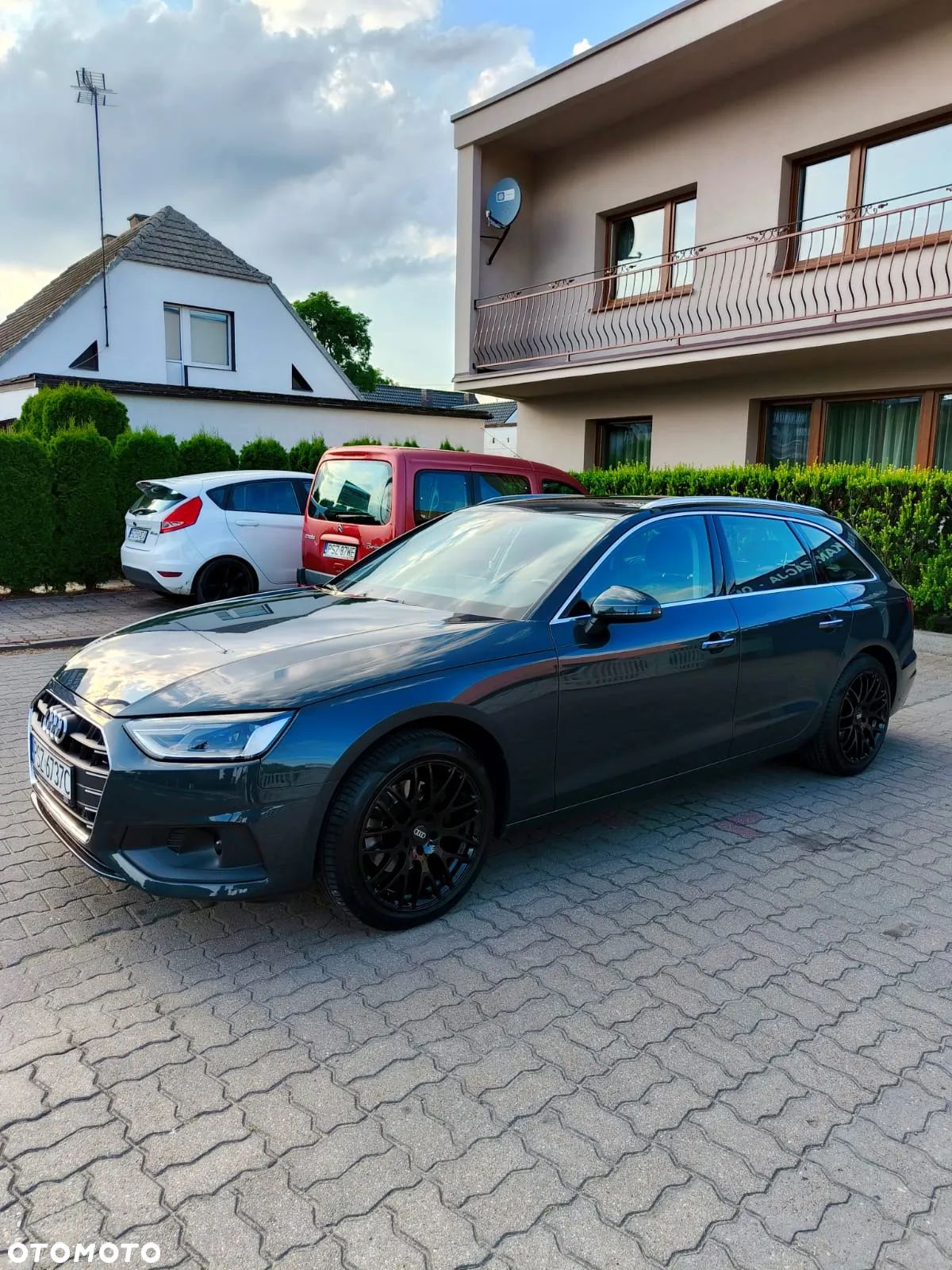 Audi A4 Avant 30 TDI S tronic - 1