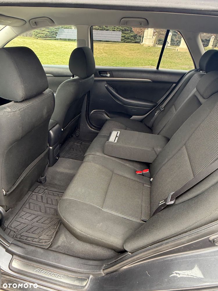 Toyota Avensis 2.2 D-CAT Team - 22