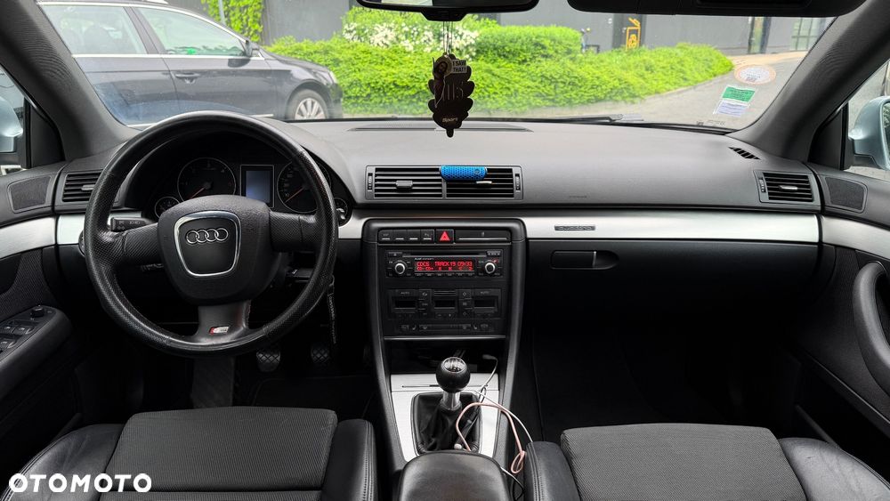 Audi A4 Limousine - 11