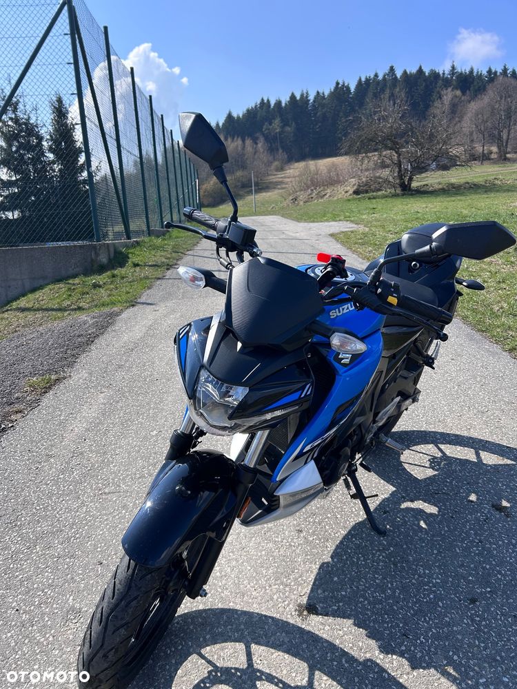 Suzuki GSX - 3
