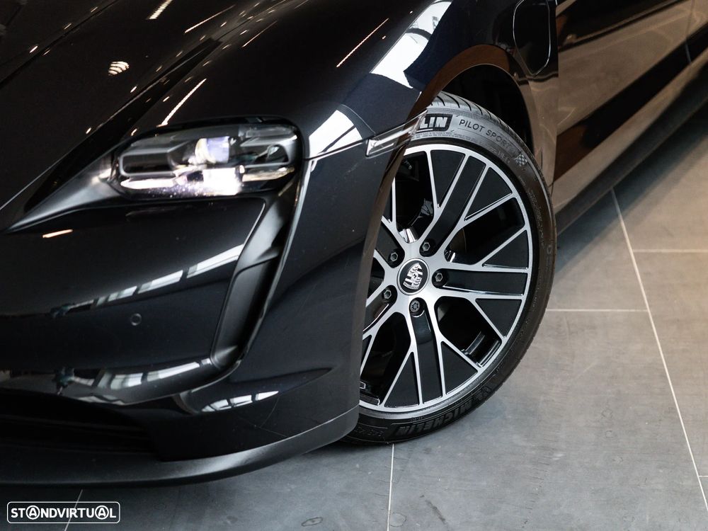 Porsche Taycan Sport Turismo - 17