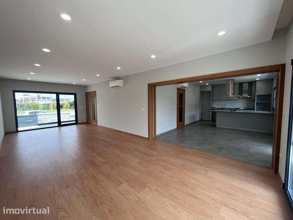 Moradia T4 com Espaço Exterior - Viseu - Grande imagem: 4/21
