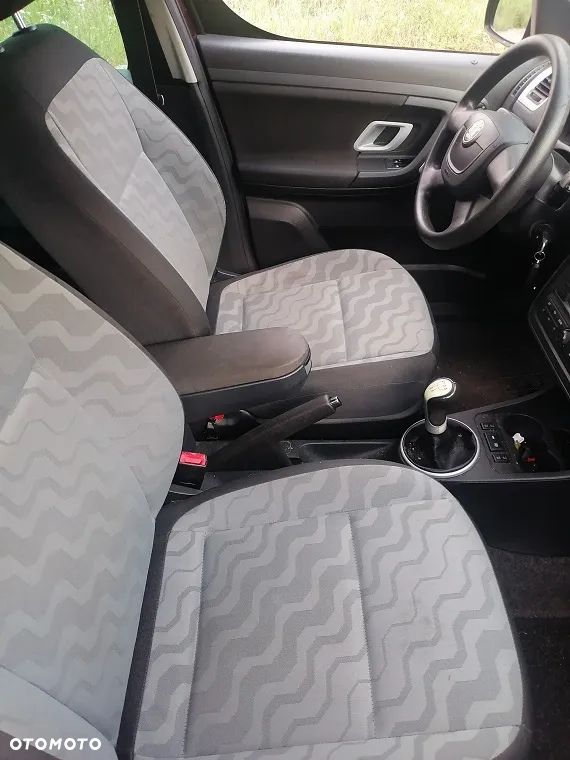 Skoda Roomster 1.4 16V Comfort - 9