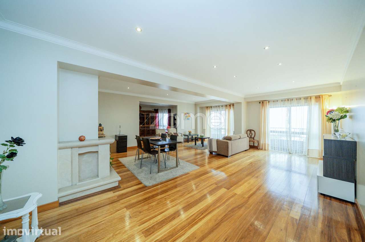 T3 no 15.º Piso com Vista Panorâmica e Garagem para 3 Carros - Grande imagem: 5/51