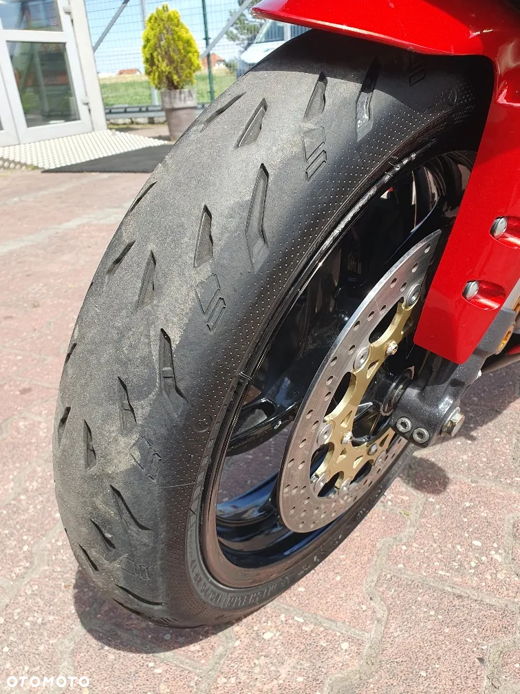 Yamaha R1 - 10