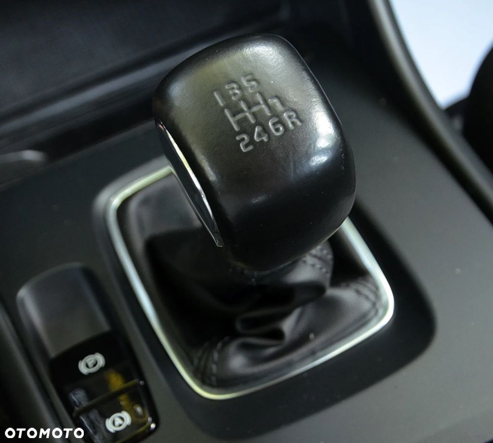 Volvo XC 40 T2 Essential - 24
