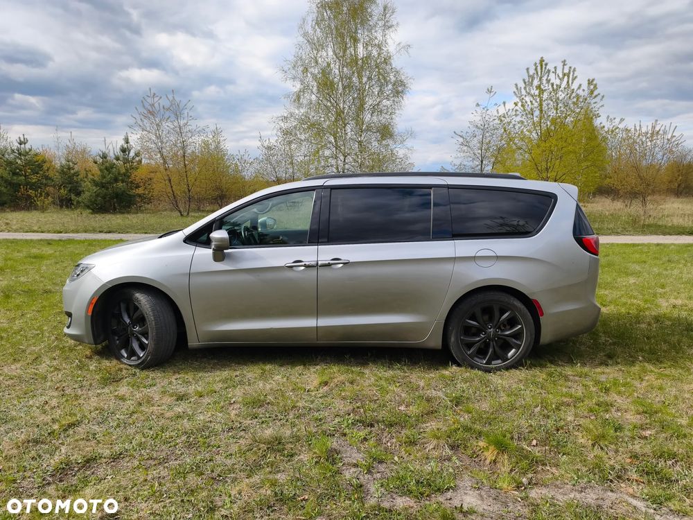 Chrysler Pacifica - 8