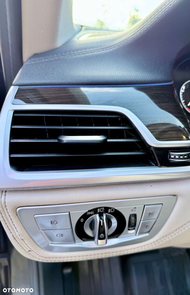 BMW Seria 7 730d xDrive - 29