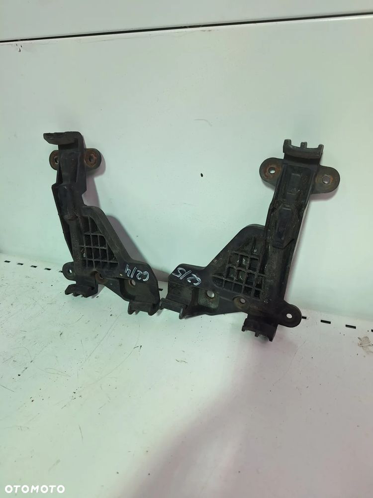 AUDI A6 C4 uchwyt ślizg zderzaka lewy prawy  tył  (62/4)  (62/5)