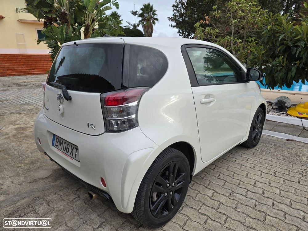 Toyota iQ 1.33 VVT-i 2 MultiDrive NAVI+Bluetooth - 16