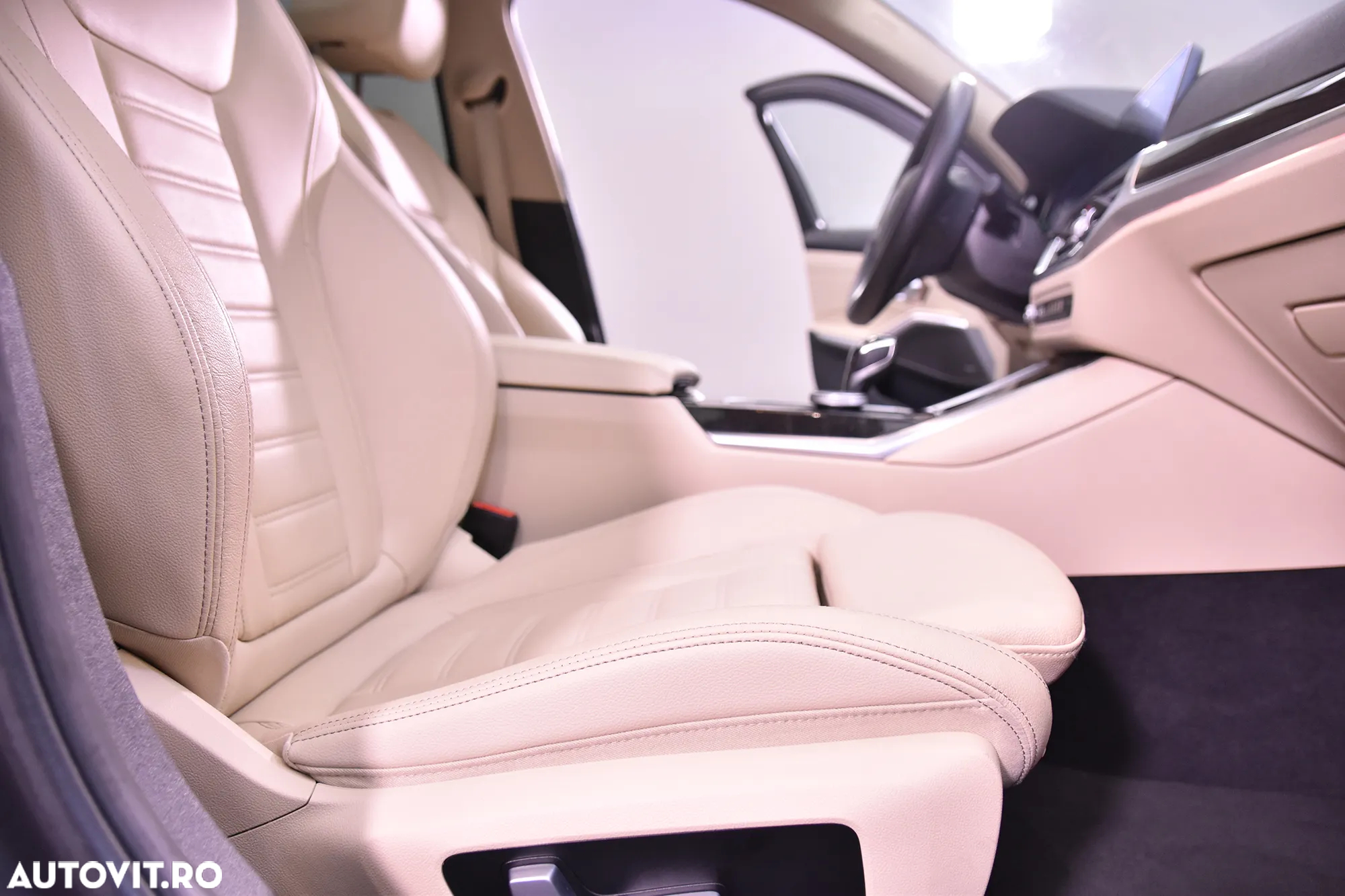 BMW Seria 3 318i Touring Aut. - 11