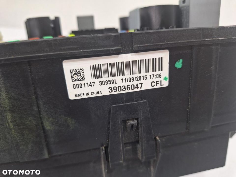 Opel Corsa E Mokka 1.4B Obudowa Skrzynka Bezpieczników 39036047 - 4