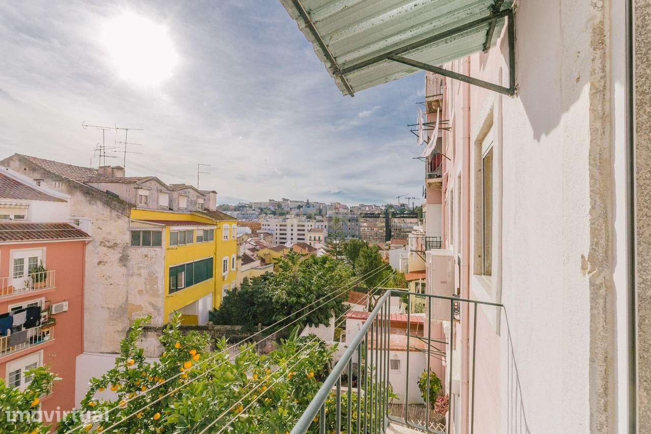 Apartamento T3 Renovado com Varanda a Sul no Centro de Lisboa | Avenid - Grande imagem: 5/18
