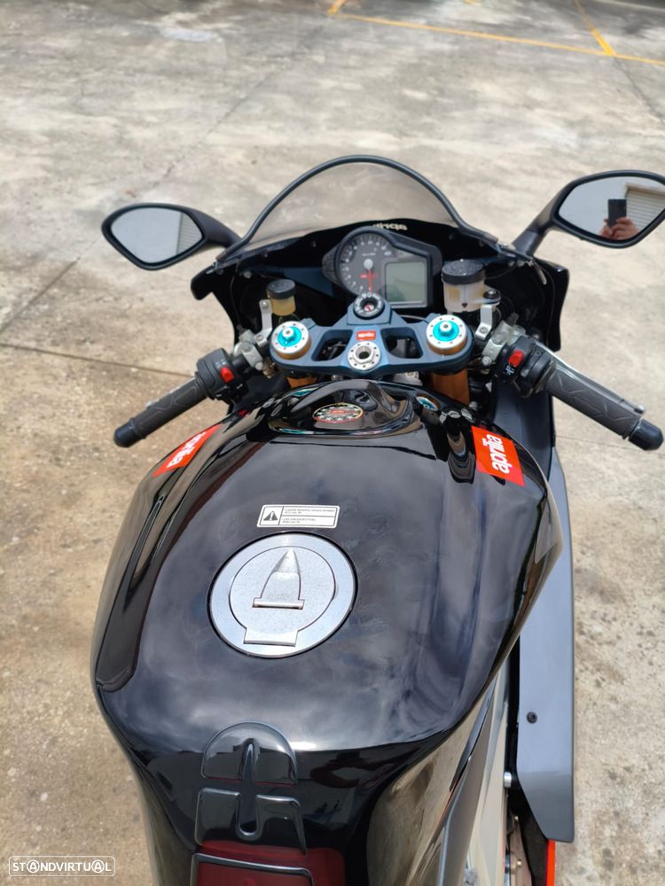 Aprilia RSV 1000R Factory - 14