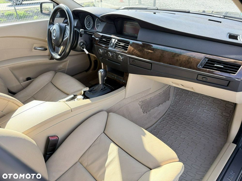 BMW Seria 5 525d - 22