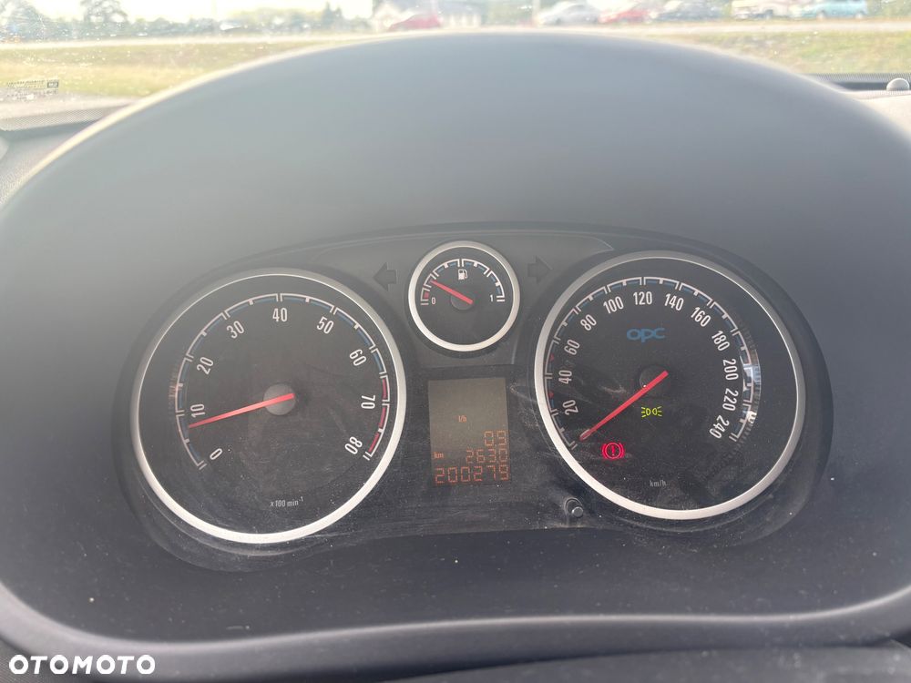 Opel Corsa 1.6T OPC - 12