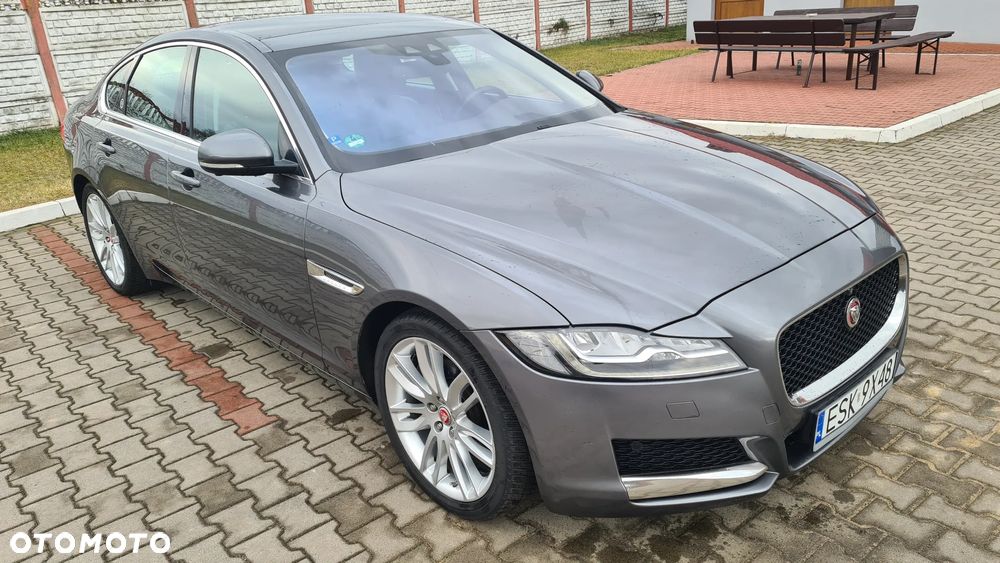 Jaguar XF 20d Portfolio - 19