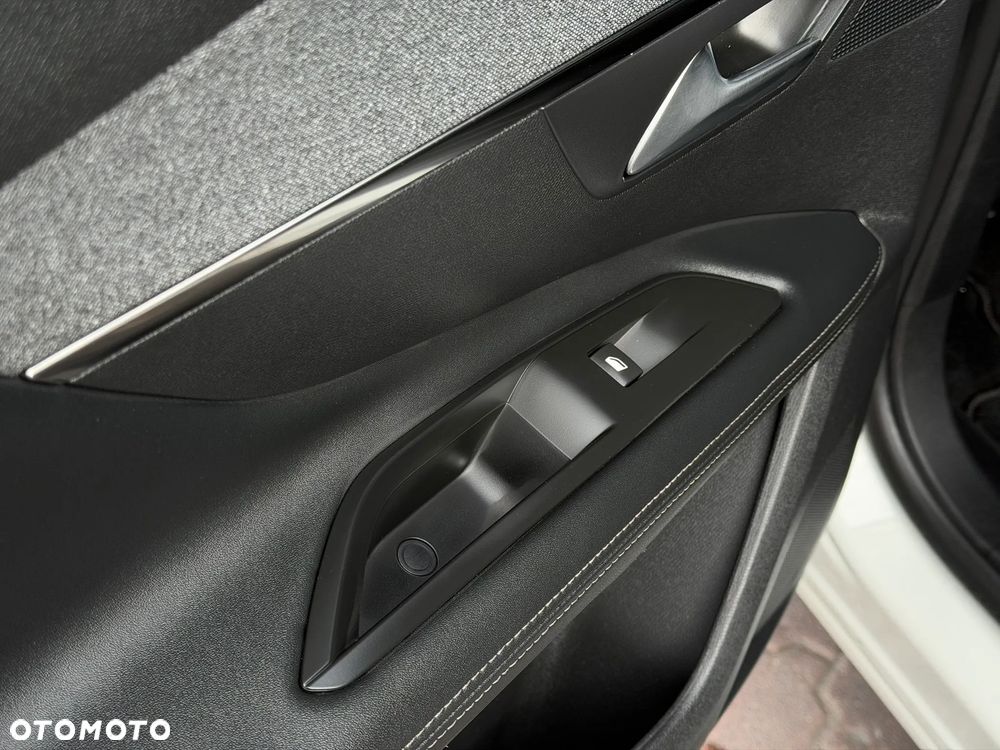 Peugeot 3008 1.6 PureTech GPF Allure S&S EAT8 - 33