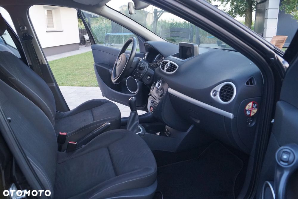 Renault Clio 1.2 16V 75 nightDay - 11