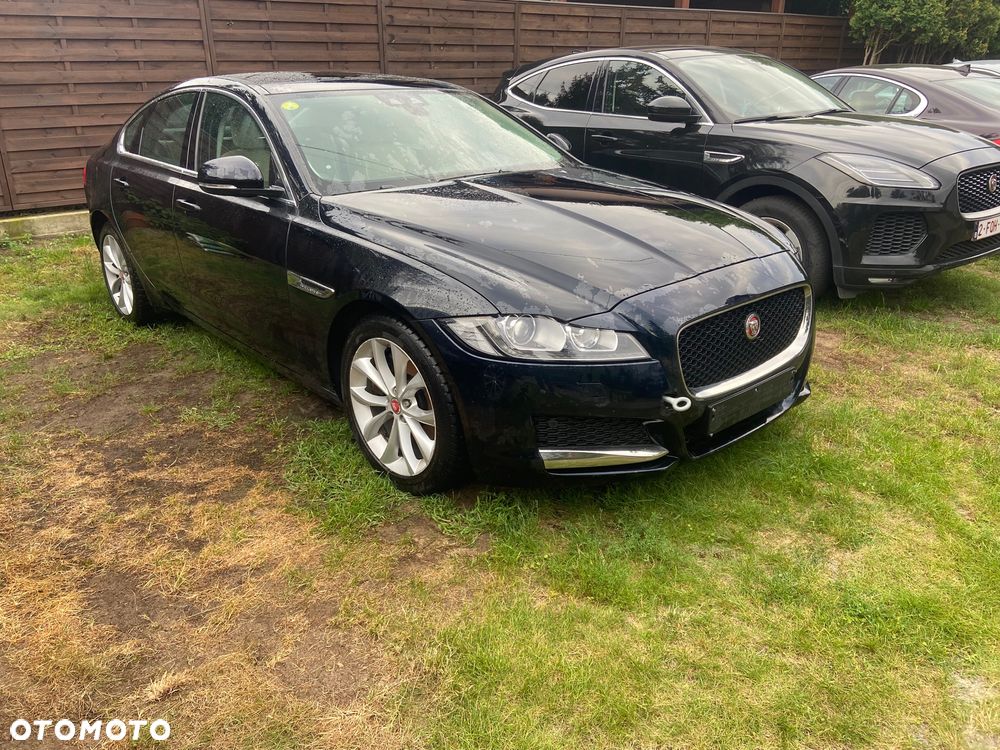 Jaguar XF 20d Portfolio - 3