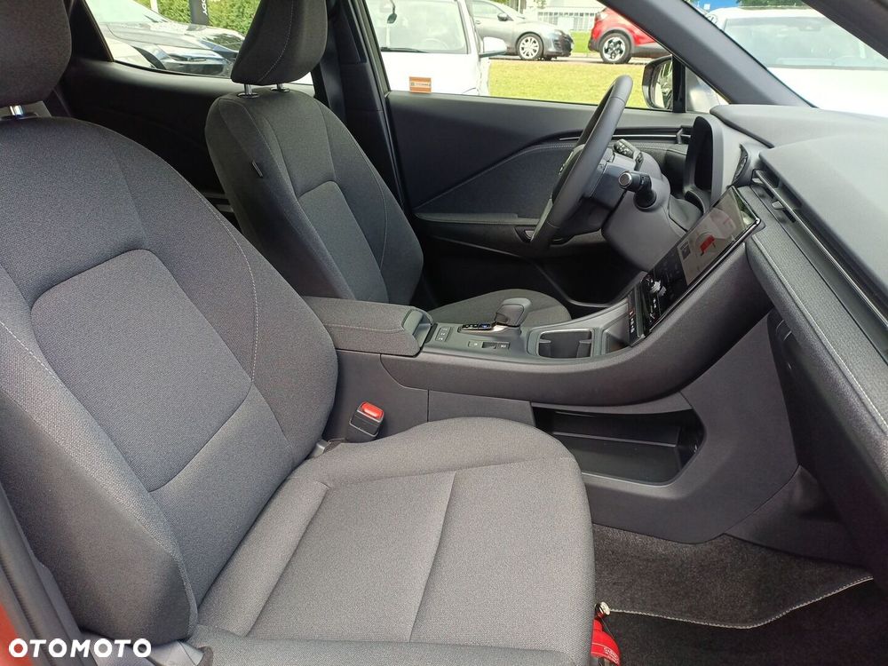 Lexus LBX 1.5 Hybrid - 11