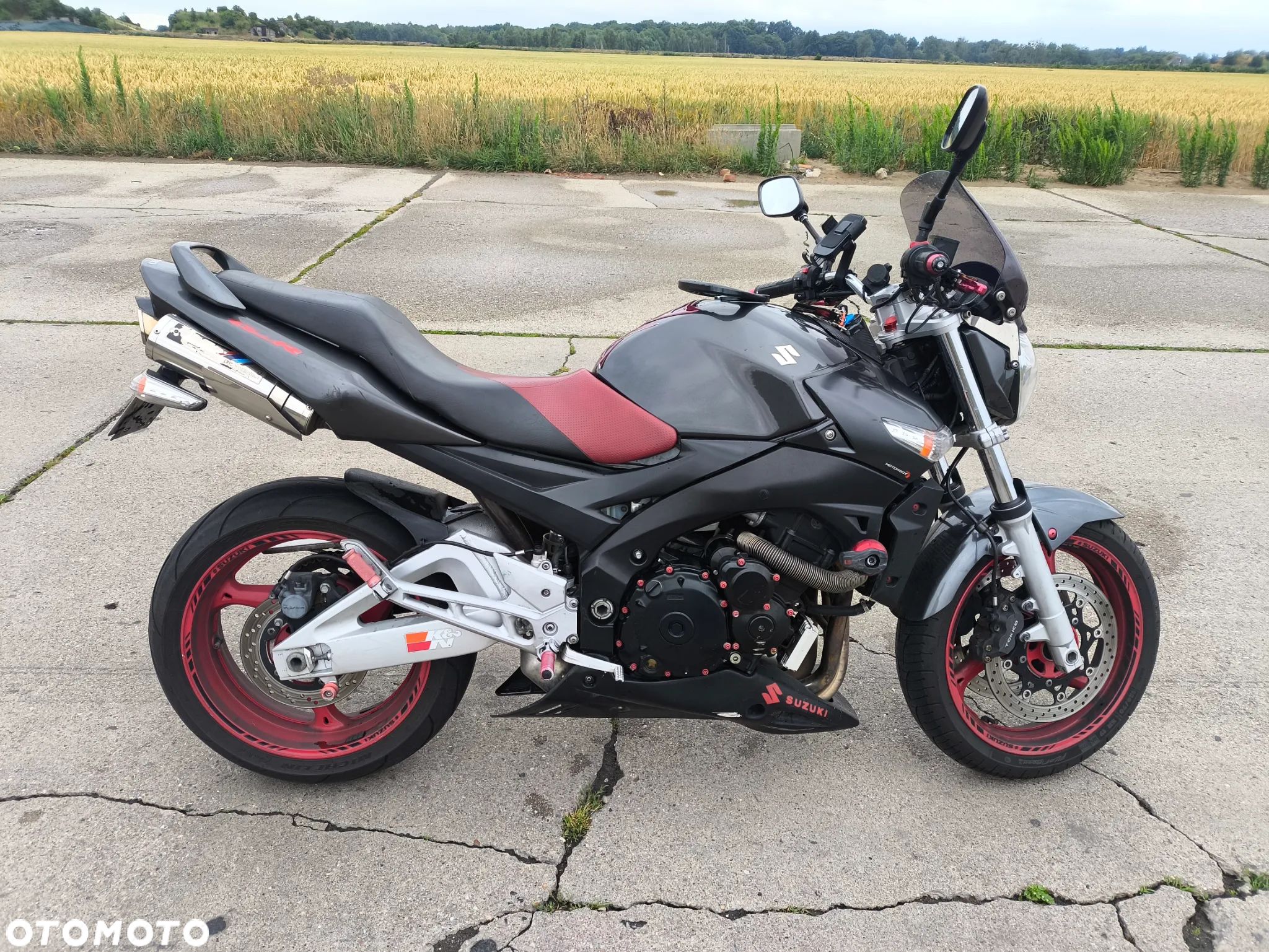 Suzuki GSR - 1