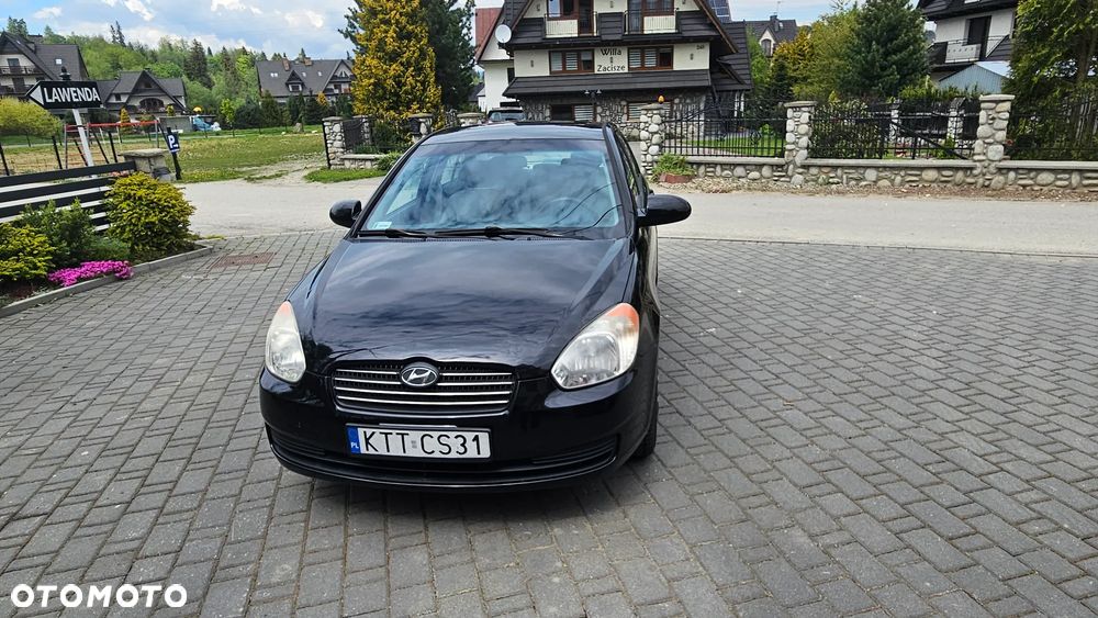 Hyundai Accent - 1
