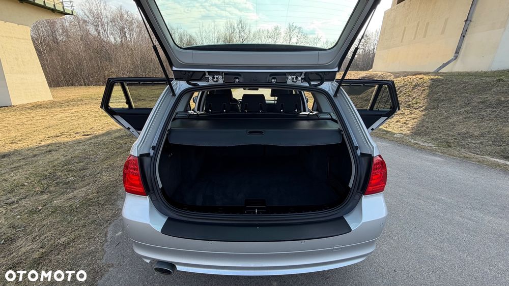 BMW Seria 3 320d xDrive - 25