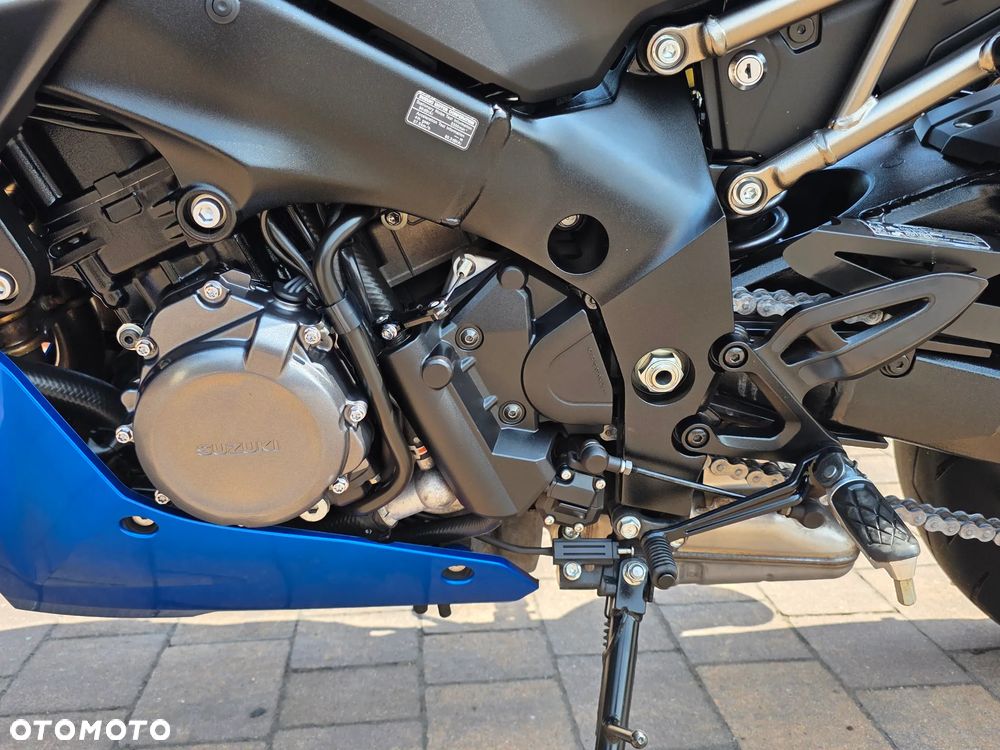 Suzuki GSX 1000 - 18