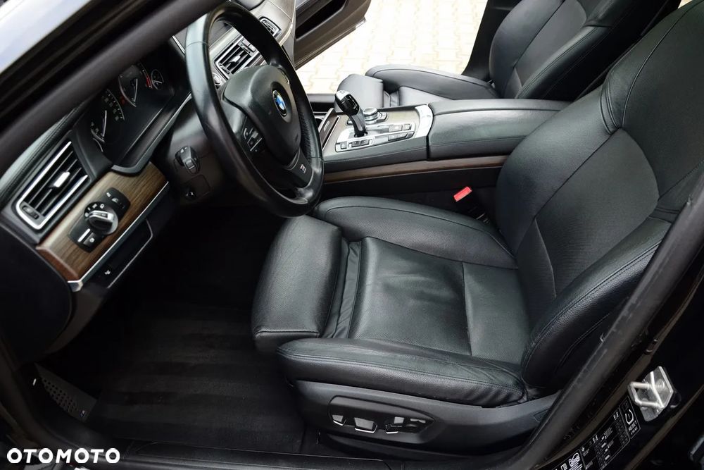 BMW Seria 7 750Ld xDrive - 21