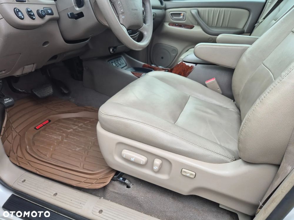 Toyota Sequoia - 27