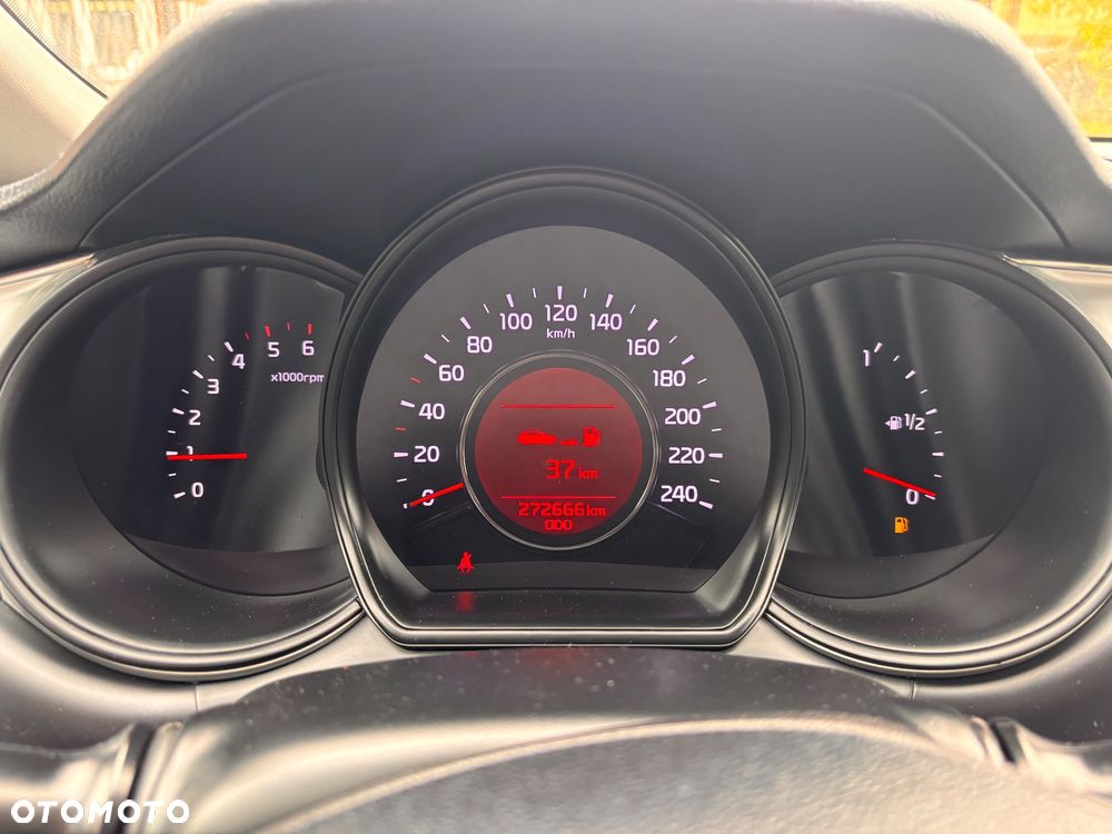Kia Ceed - 11