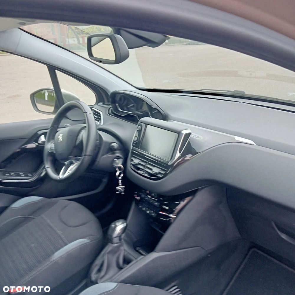 Peugeot 208 1.2 PureTech Allure - 6