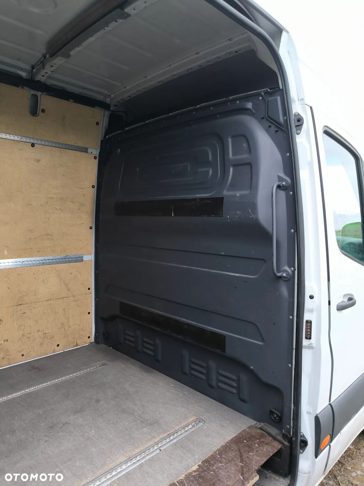 Mercedes-Benz Sprinter - 14