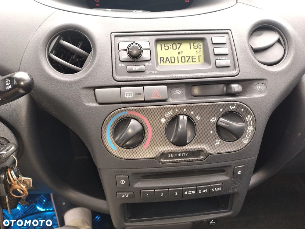 Toyota Yaris 1.0 Base - 13
