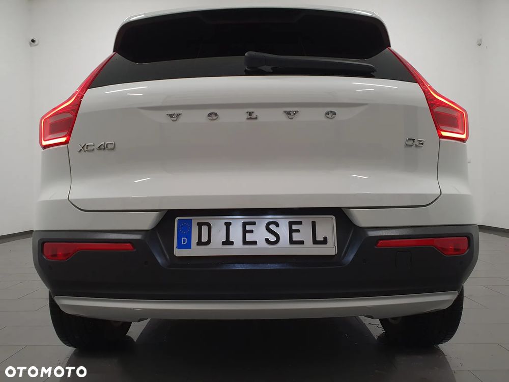 Volvo XC 40 D3 SCR R-Design - 33