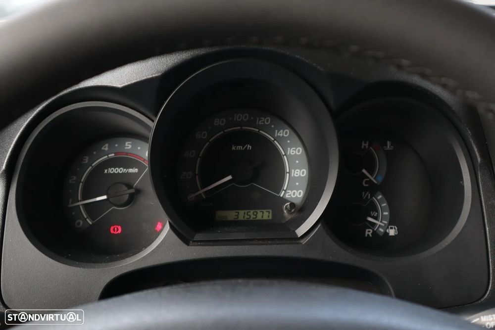 Toyota Hilux 2.5 D-4D CD AC - 19