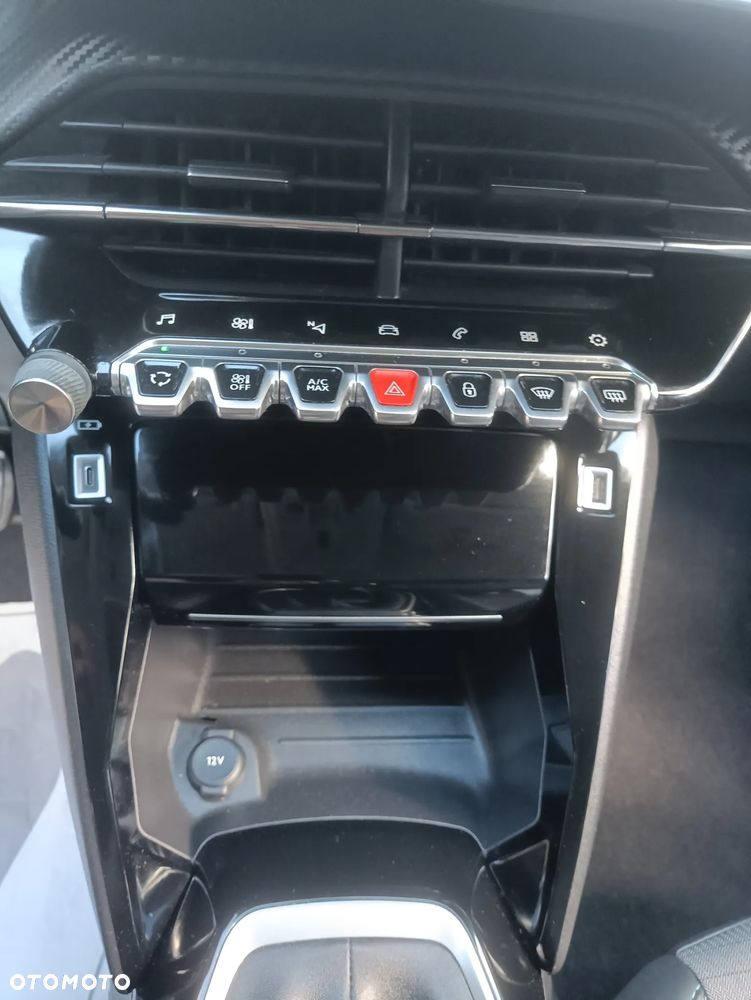 Peugeot 208 - 35