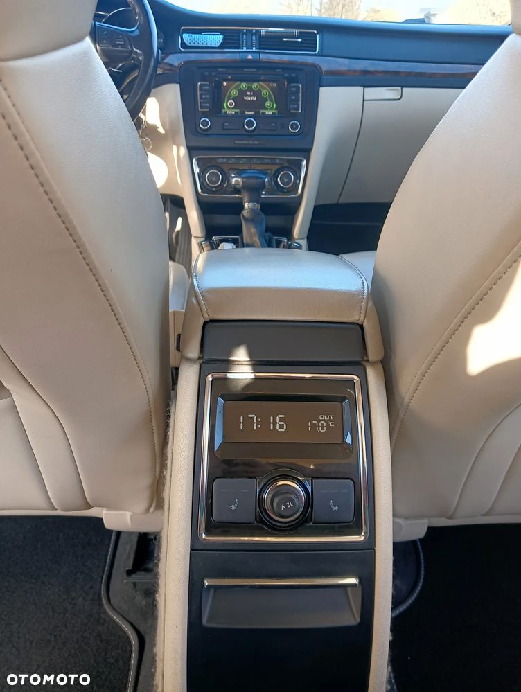 Skoda Superb 2.0 TDI DSG Elegance - 24