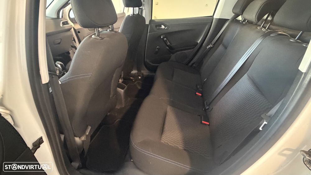 Peugeot 208 1.6 BlueHDi Style - 12