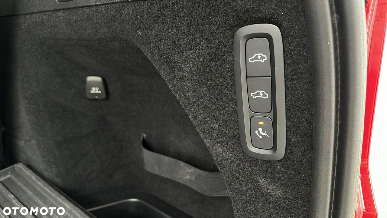 Volvo XC 90 T8 AWD Plug-In Hybrid Ultimate Dark 7os - 31