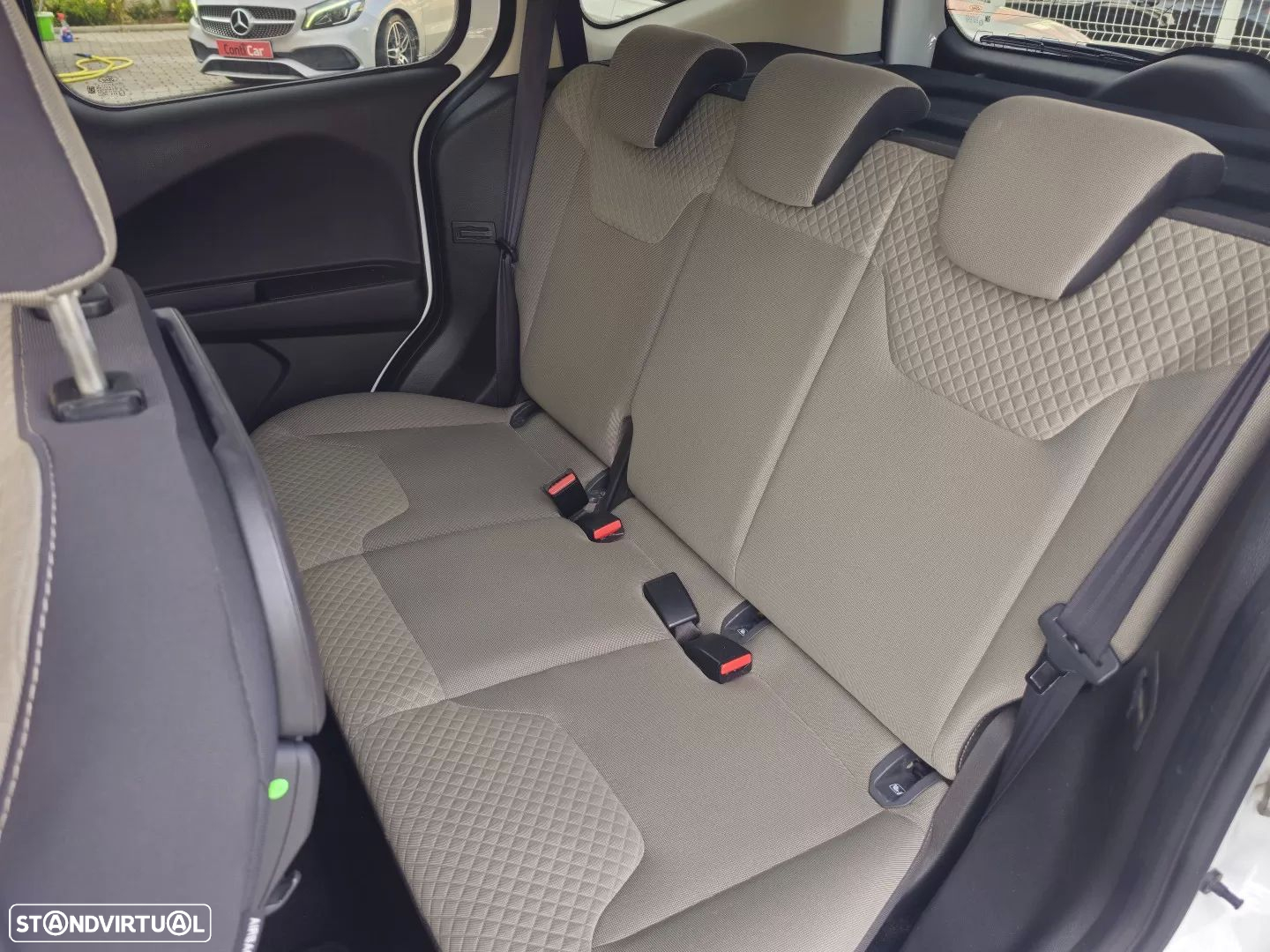 Ford Tourneo Courier 1.5 TDCi Titanium - 10
