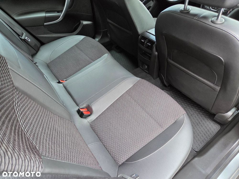 Opel Insignia - 11