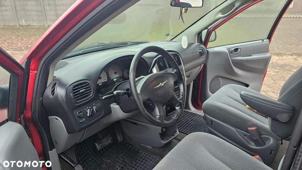 Chrysler Town & Country - 23
