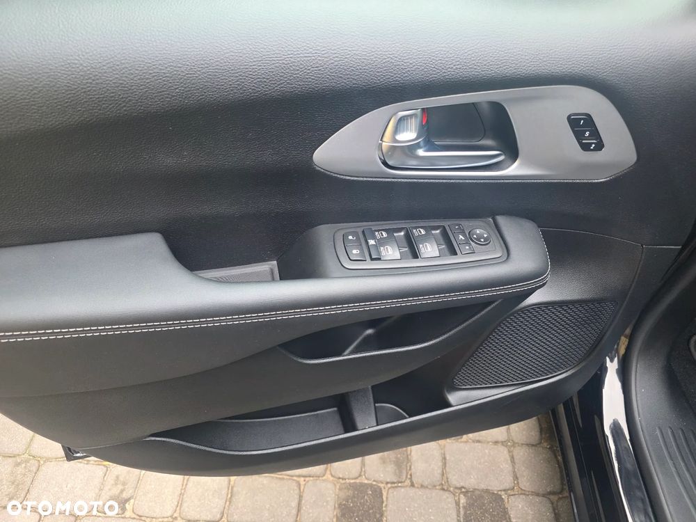 Chrysler Pacifica - 15