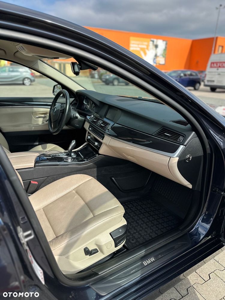 BMW Seria 5 520d Touring - 13
